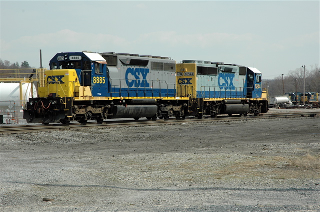 CSX 8885 and 6244 waiting for the fuel truck.JPG