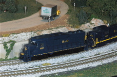 Baltimore & Ohio 6957 rounds the curve.JPG